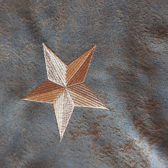 Hiend Accent Laredo table runner - NWT - Picture 2 of 6